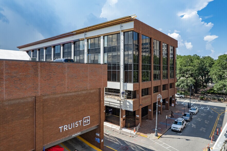 More Photos Of 33 Bull St, Savannah Office For Lease