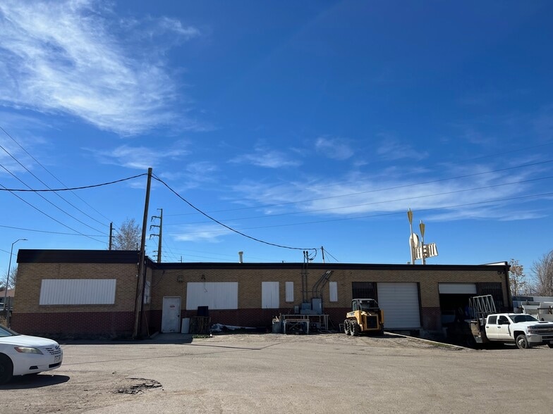 More Photos Of 3505 E 39th Ave, Denver Manufacturing For Lease