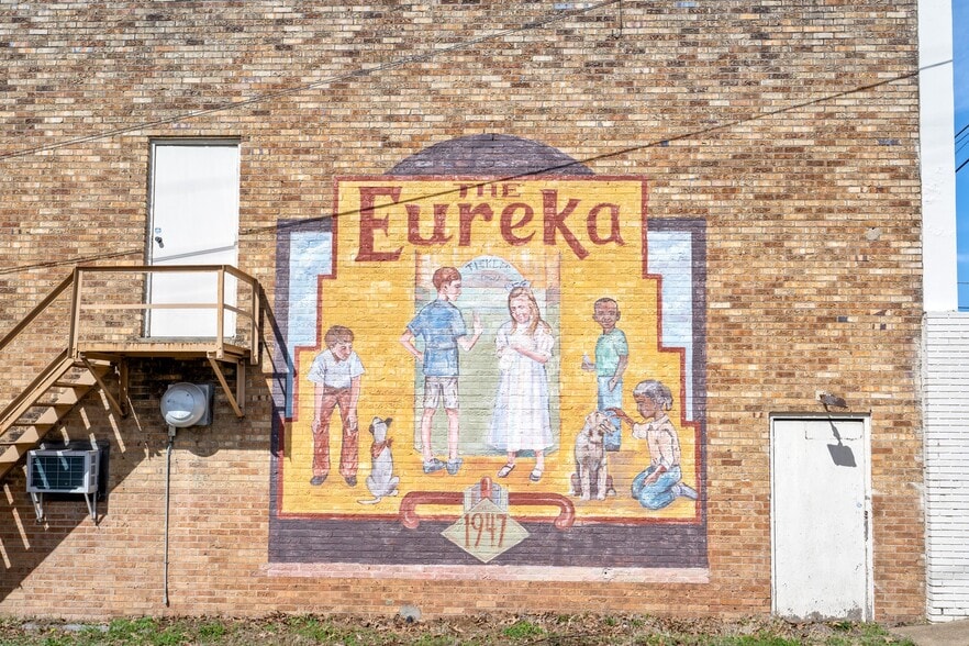 More Photos Of 98 Eureka St, Batesville Movie Theatre For Sale