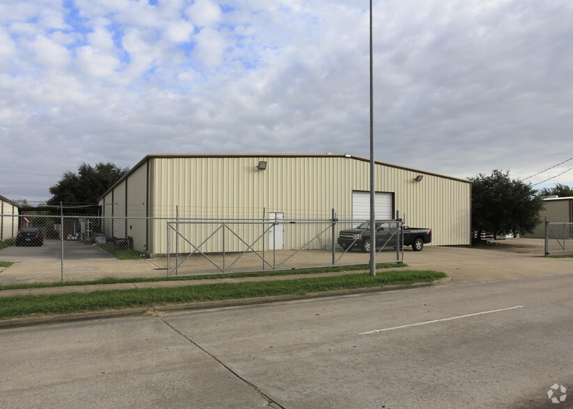 More Photos Of 8219 Almeda Genoa Rd, Houston Warehouse For Lease