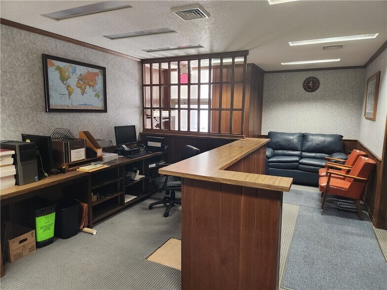 More Photos Of 104 Main St, Black River Falls Flex For Sale