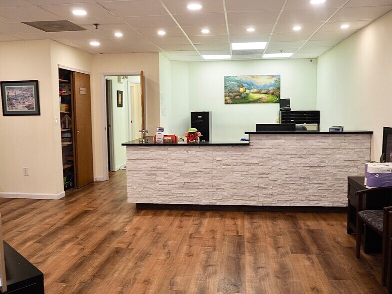 More Photos Of 233 E Shore Rd, Great Neck Medical For Lease