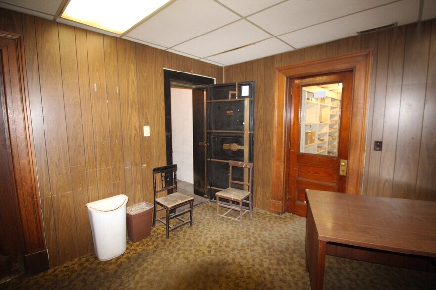 More Photos Of 50 E Market St, Huntington Freestanding For Sale