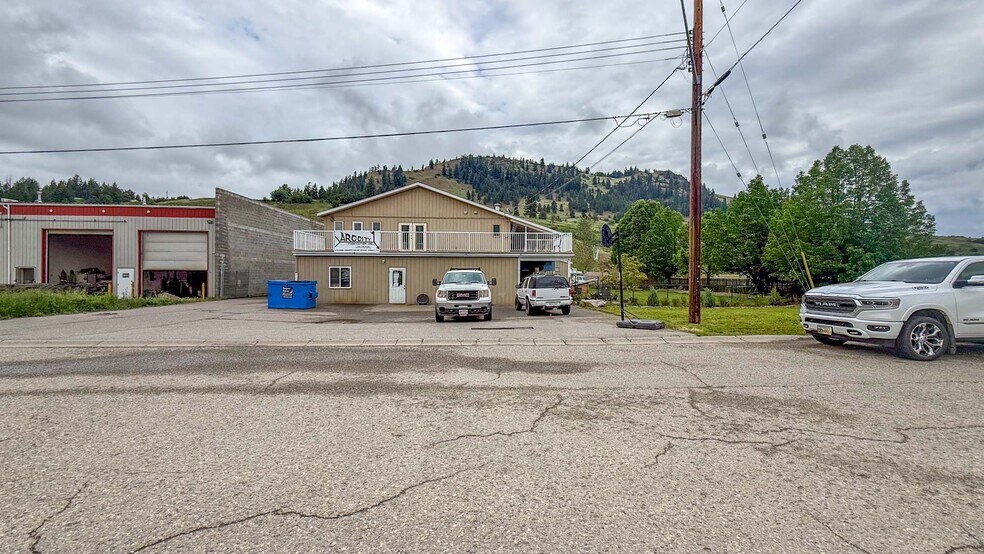 More Photos Of 1415 Dyffryn Rd, Lumby Warehouse For Sale