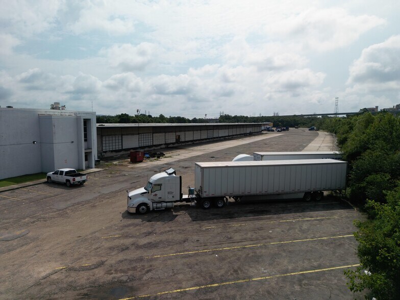 More Photos Of 12170 Old Gentilly Rd, New Orleans Truck Stop For Lease
