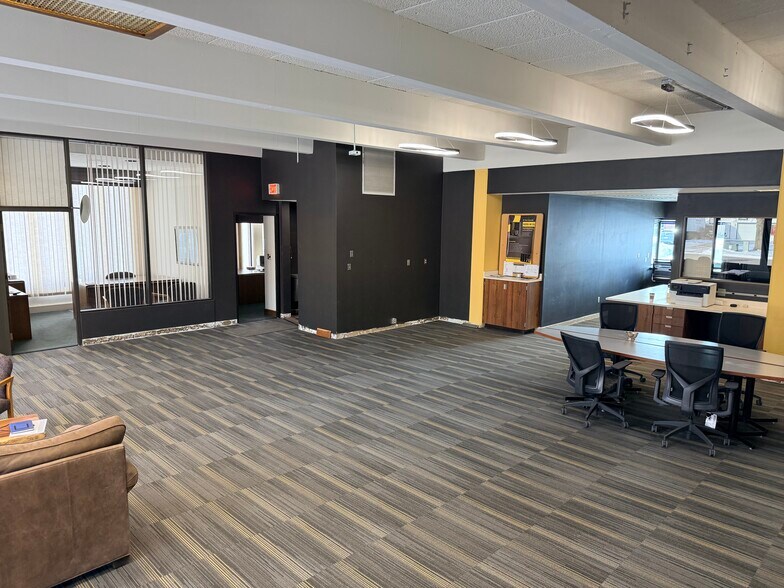 More Photos Of 427 Manitowoc St, Reedsville Office For Sale