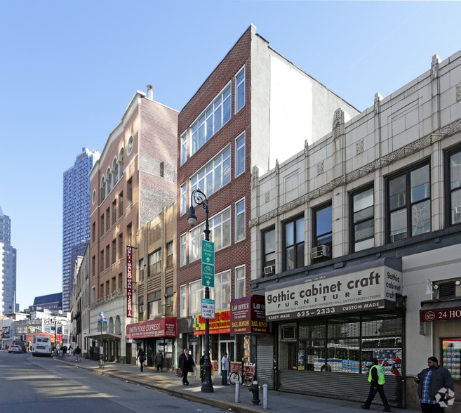 More Photos Of 27 Smith St, Brooklyn Office For Lease