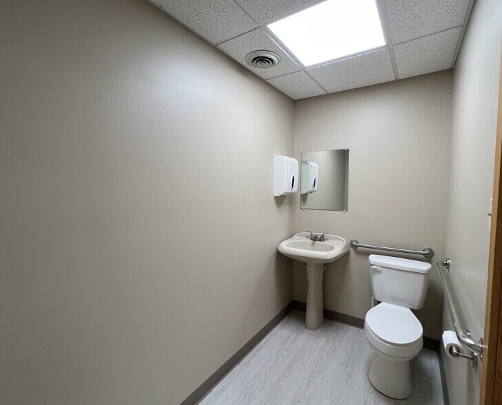 More Photos Of 155 Mount Pleasant Rd, West Newton Medical For Lease