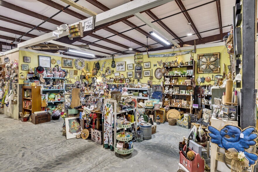 More Photos Of 2120 Old Highway 431 S, Greenbrier Freestanding For Sale