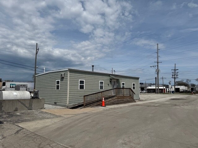 More Photos Of Lincoln highway, La Porte Warehouse For Lease