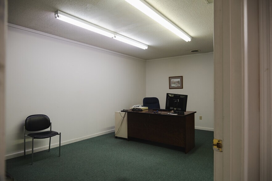 More Photos Of 512-522 S Caldwell St, Brevard Office For Sale