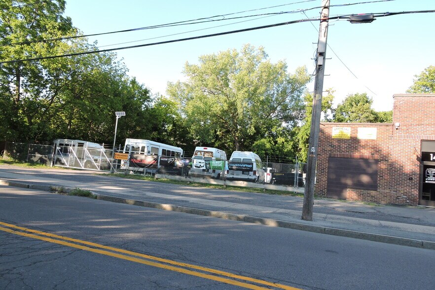 More Photos Of 1427-1431 Valley Dr, Syracuse Warehouse For Sale