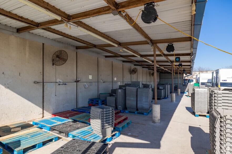 More Photos Of 3410 Steen St, San Antonio Distribution For Sale