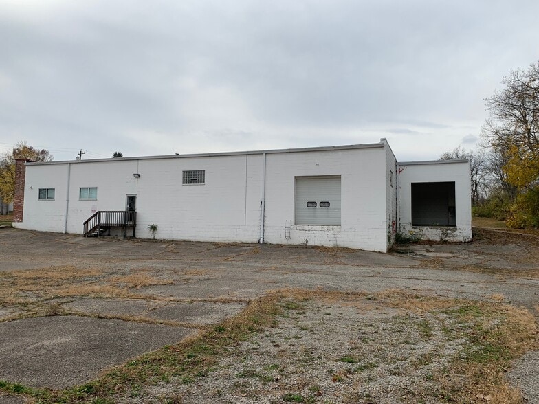 More Photos Of 70-80 Novner Dr, Woodlawn Warehouse For Lease