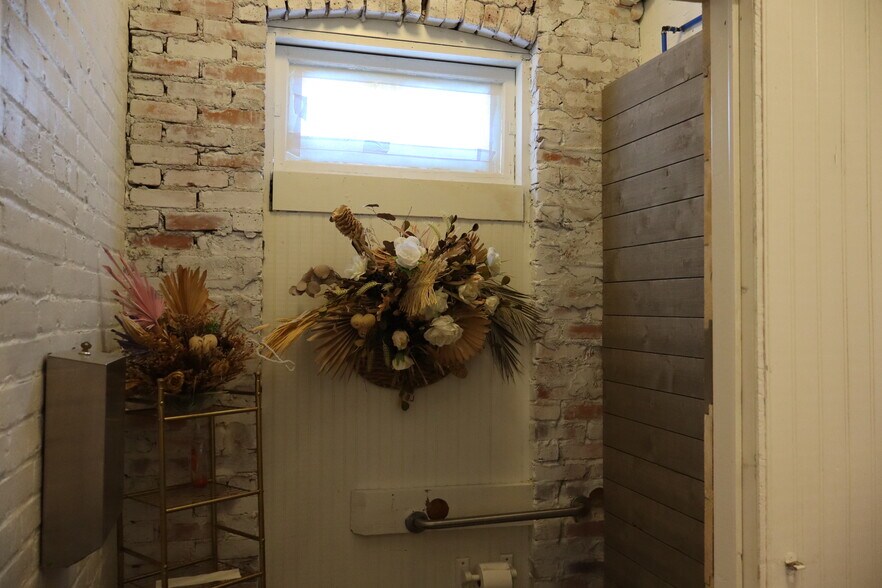 More Photos Of 108 NW Main St, Easley General Retail For Sale