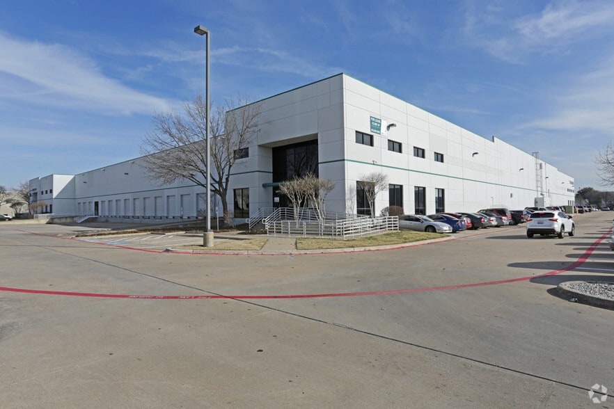 More Photos Of 2800 Technology Dr, Plano Distribution For Lease