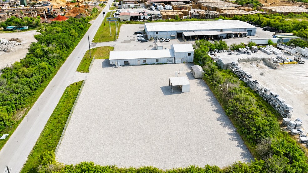 More Photos Of 2646 Lasso Ln, Lakeland Warehouse For Lease