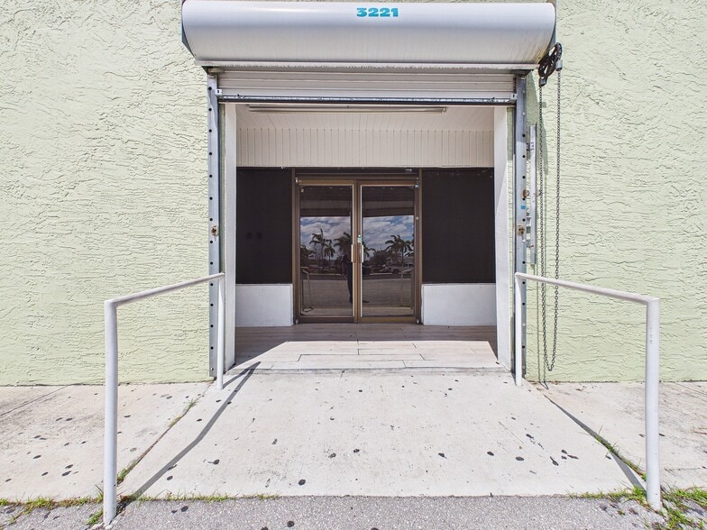 More Photos Of 3221 NW 79th St, Miami General Retail For Sale