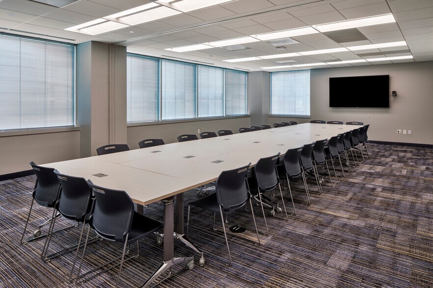 More Photos Of 1934 Old Gallows Rd, Vienna Office For Lease