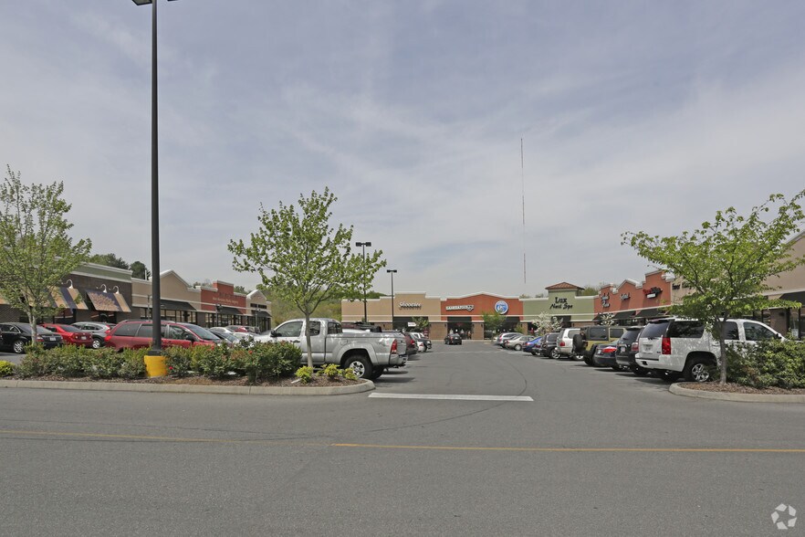 More Photos Of 1880 N Eastman Rd, Kingsport Storefront For Lease