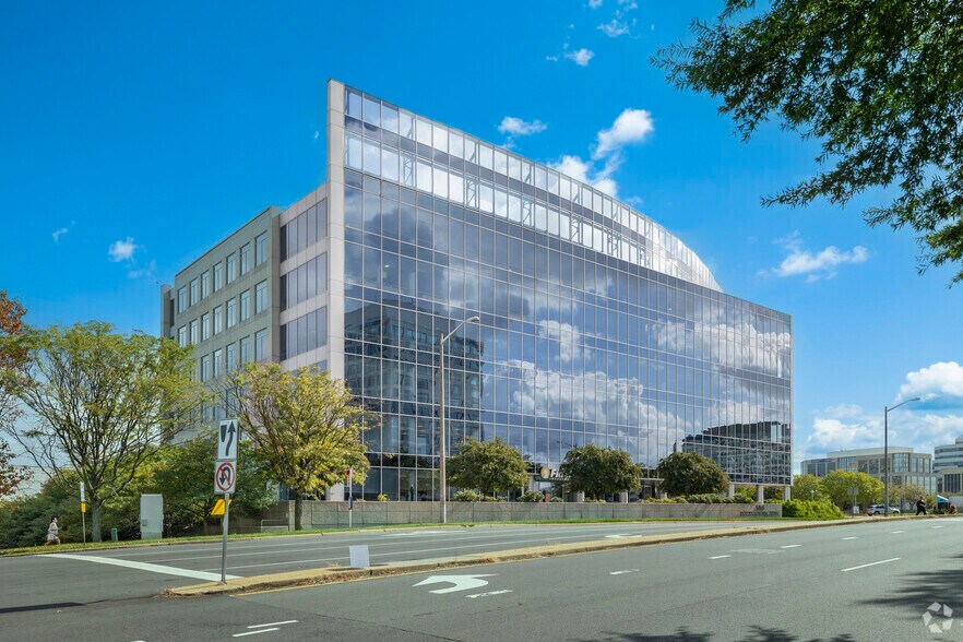 More Photos Of 1861 International Dr, Tysons Office For Lease