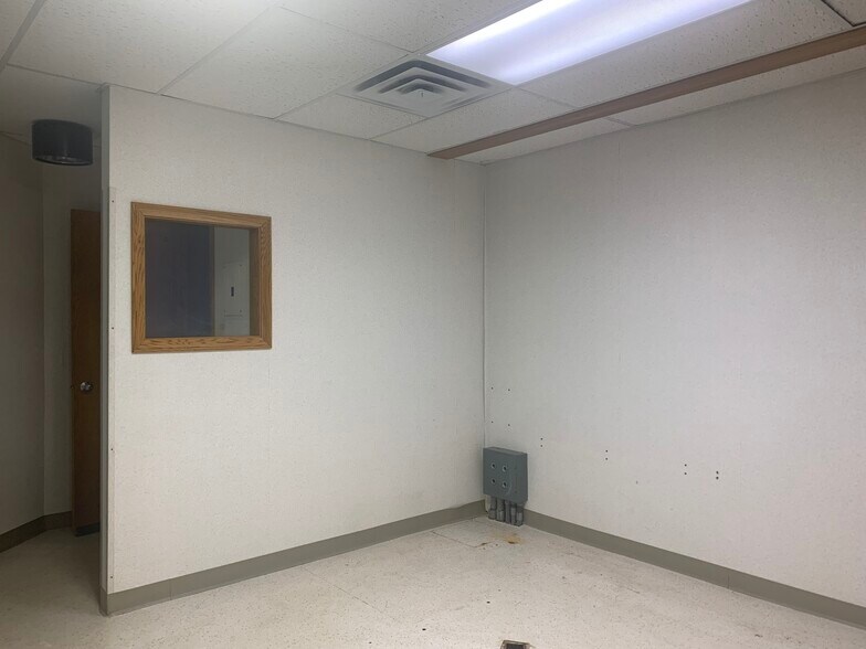 More Photos Of 36595 Detroit Rd, Avon Medical For Lease