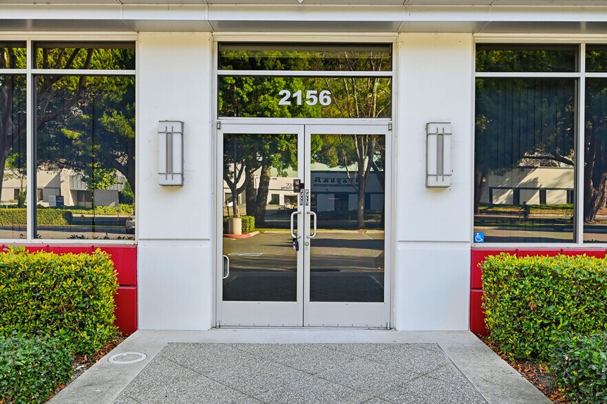 More Photos Of 2130-2162 Ringwood Ave, San Jose Showroom For Sale