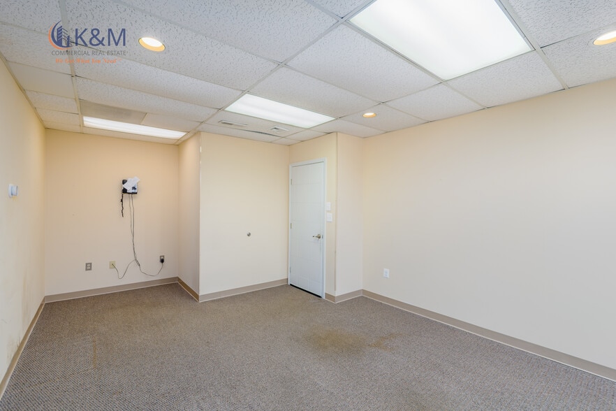 More Photos Of 6120 Brandon Ave, Springfield Medical For Sale