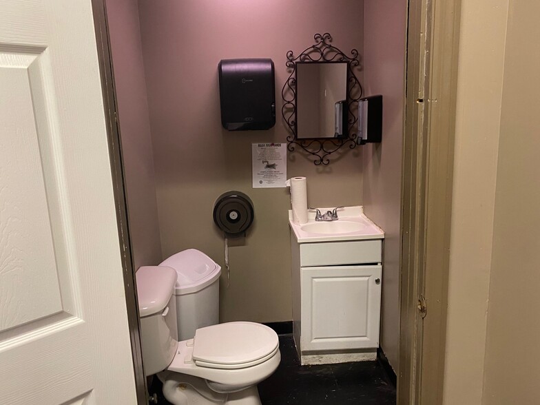 More Photos Of 1837 Highway 64 W, Shelbyville Convenience Store For Sale