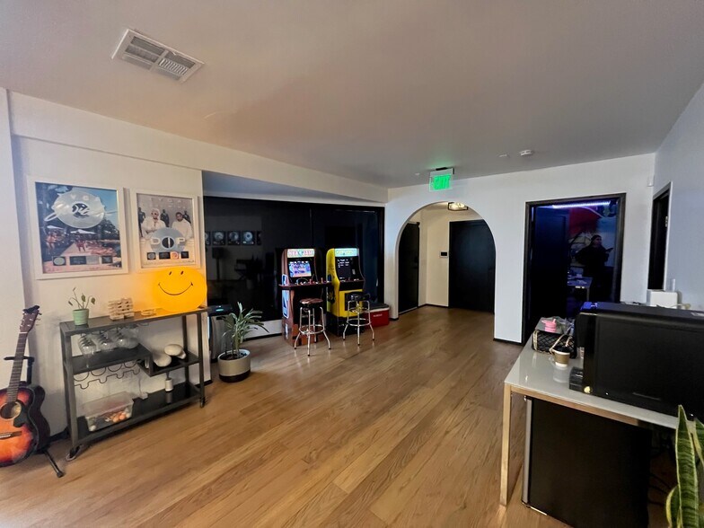 More Photos Of 7910-7928 W 3rd St, Los Angeles Storefront For Lease