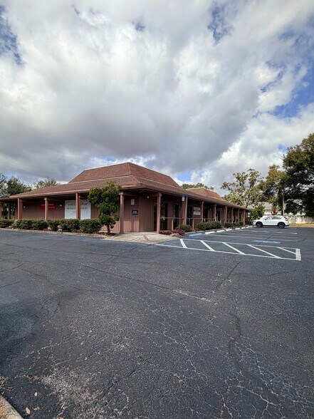 More Photos Of 6725 Cedarridge Dr, Zephyrhills Medical For Lease