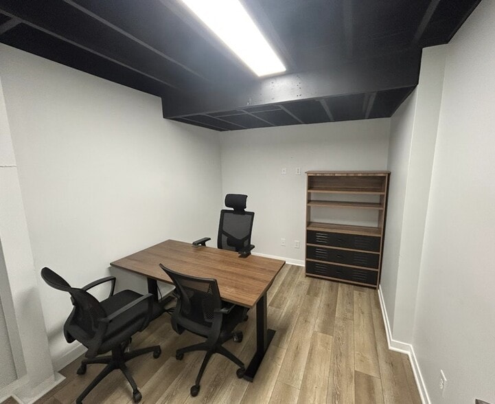 More Photos Of 631 S Kansas Ave, Springfield Warehouse For Sale