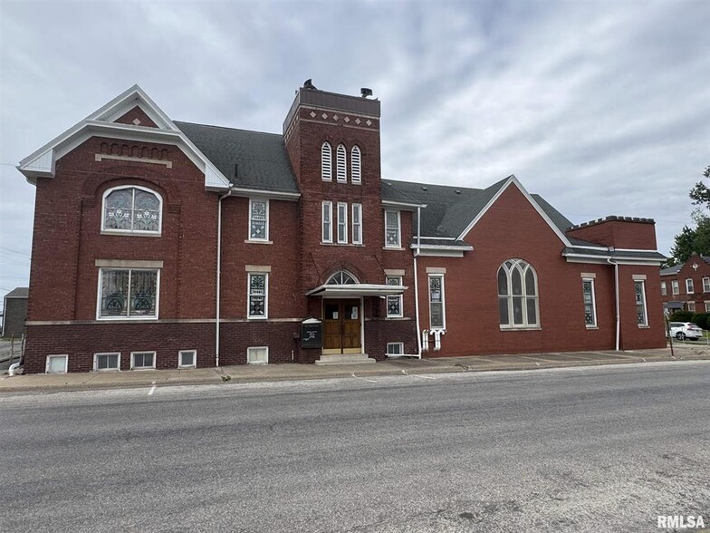 Primary Photo Of 170 W Hurst St, Bushnell Religious Facility For Sale