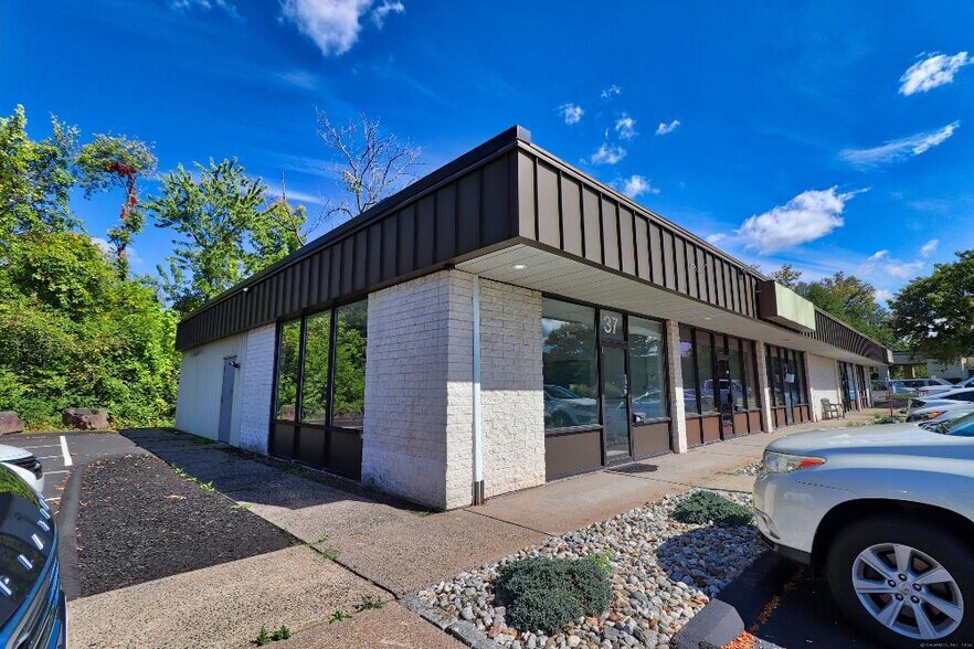 More Photos Of 37-39 Webster Square Rd, Berlin Freestanding For Lease
