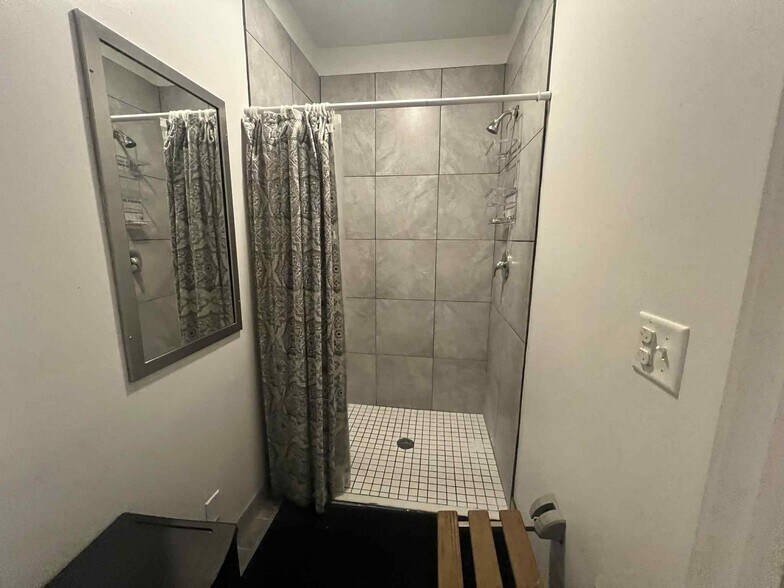 More Photos Of 256 24th St, Ogden Freestanding For Lease