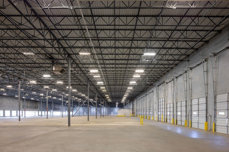 More Photos Of 3640 Royal South Pky, Atlanta Warehouse For Sale