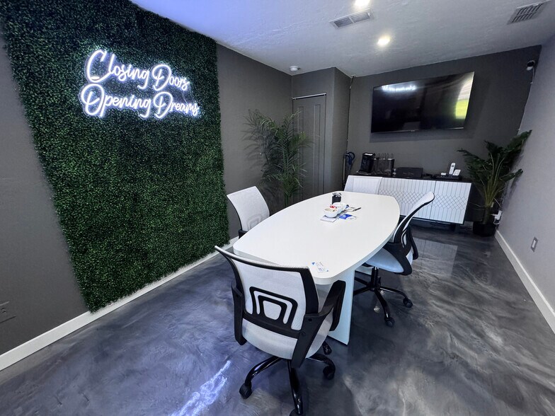 More Photos Of 7320 Sanibel Blvd, Fort Myers Medical For Lease