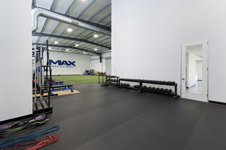 More Photos Of 17555 Roberts Rd, Hockley Industrial For Lease