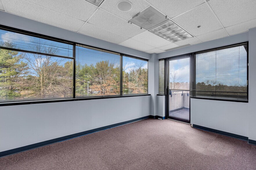 More Photos Of 1433 Hooper Ave, Toms River Office For Lease