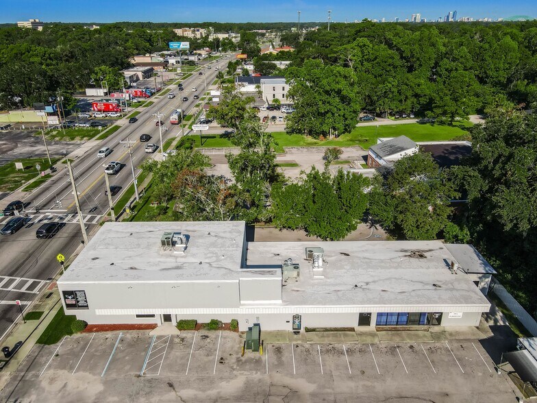 More Photos Of 6701 Beach Blvd, Jacksonville Freestanding For Lease