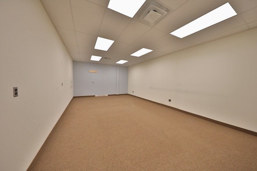 More Photos Of 12 Orben Dr, Landing Showroom For Lease