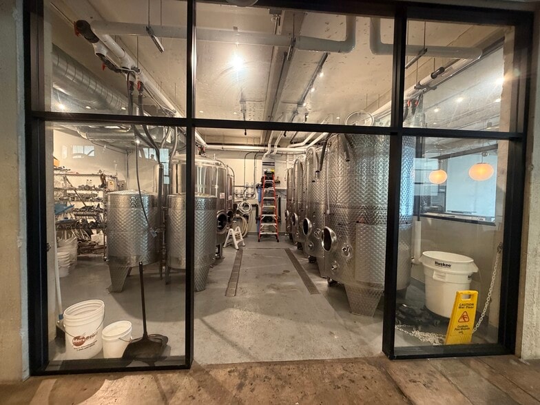 More Photos Of 700 E Broadway, Long Beach Restaurant For Sale