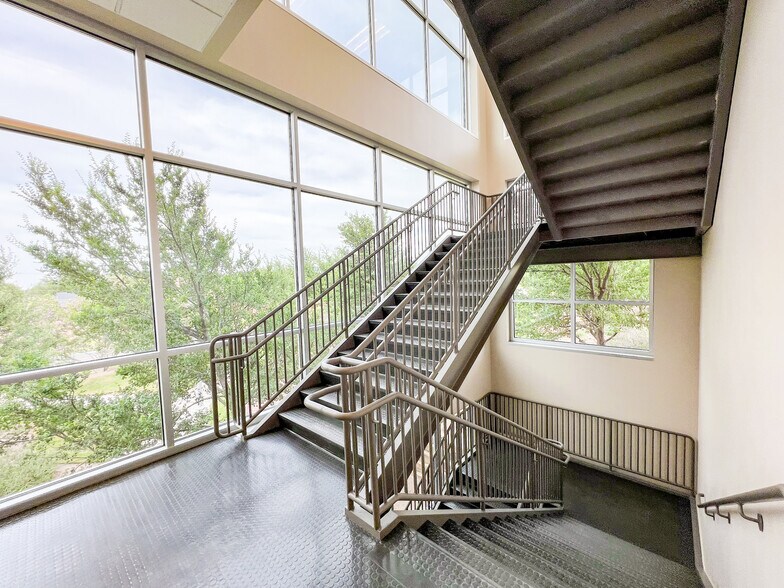 More Photos Of 6401 Holiday Hill Rd, Midland Office For Lease