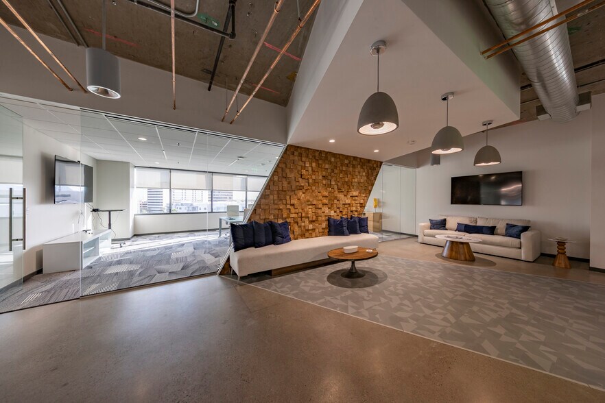 More Photos Of 2800 N Central Ave, Phoenix Office For Sale