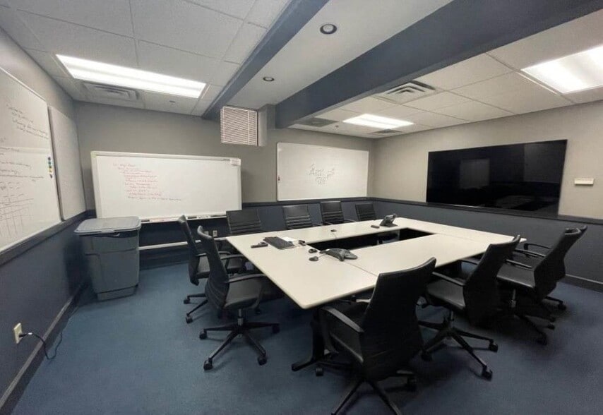 More Photos Of 125 Broadway Ave, Oak Ridge Office For Sale