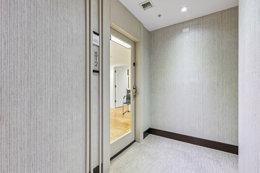 More Photos Of 1110 Brickell Ave, Miami Office For Sale