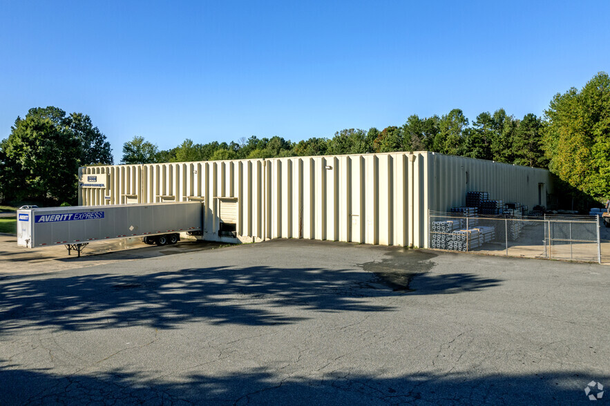 More Photos Of 1133 Pressley Rd, Charlotte Warehouse For Sale