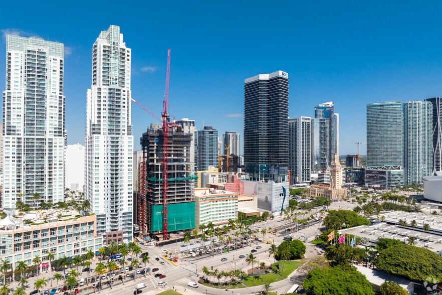 More Photos Of 340 Biscayne Blvd, Miami Hotel For Sale