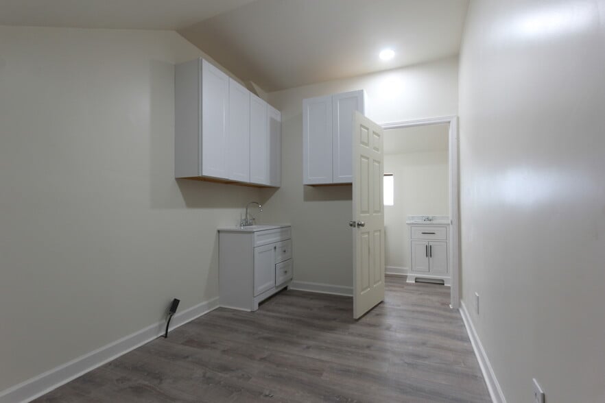 More Photos Of 36 Walnut St, Thurmont Warehouse For Lease