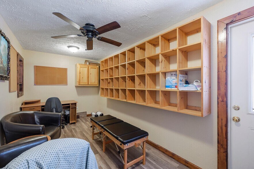 More Photos Of 1302 Shull St, Ava Medical For Sale